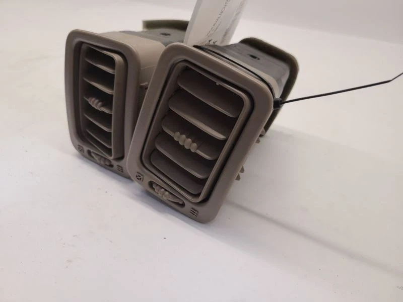 Chevrolet Avalanche 1500 2002-2006 tablero derecho ventilaciones X2  Foto 2 de 4