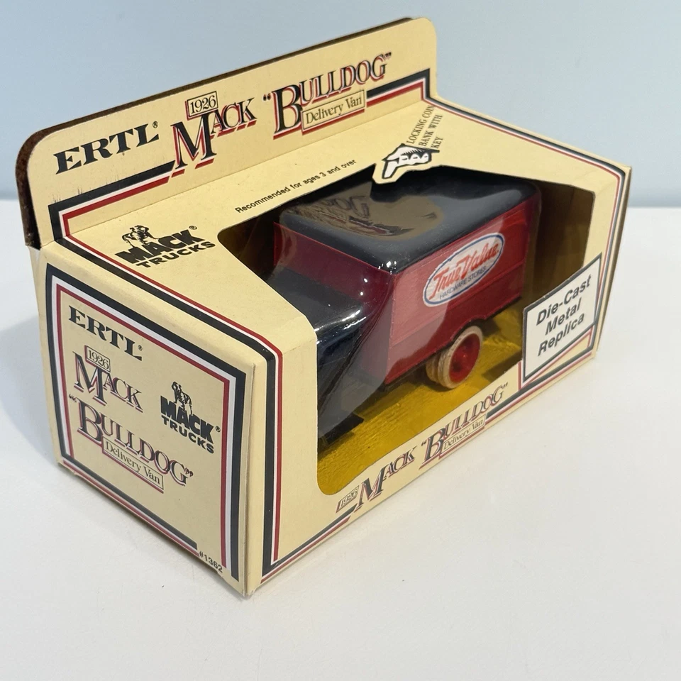 Ertl True Value 1926 Mack Bulldog Delivery Van #1362 Bank Nuevo de Lote Antiguo Die-Cast Foto 4 de 4