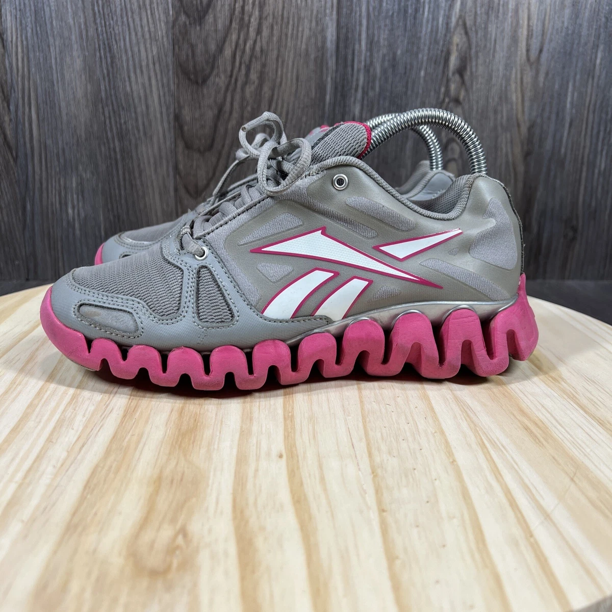 Reebok Zignano Zig Zag Running Shoes Womens Sz. 8 Shoes Sneakers grey pink.