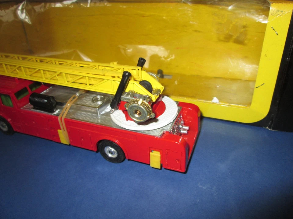 corgi toys 1/43 CORGI 1120 DENNIS CAMIO ANTINCENDIO---CON SCATOLA ORIGINALE--- - Immagine 3 di 4