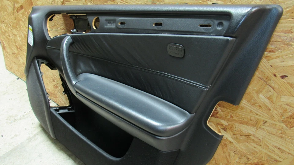 Mercedes W203 C32 C55 AMG 2005-2007 panel de puerta delantera derecha cuero negro OEM Foto 4 de 4