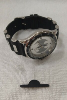 TM & DC COMICS BATMAN ACCUTIME STAINLESS STEEL CASEBACK WATCH / JAPAN MOVEMENT