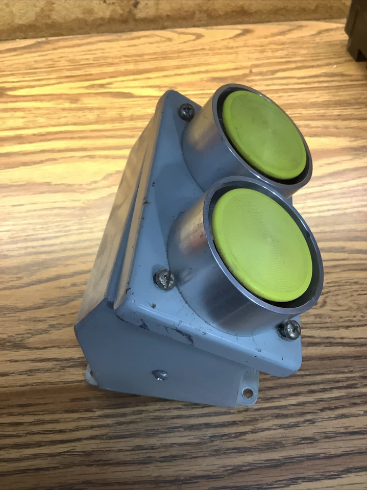 Hammond 1490D2 2 кнопки корпус с желтыми кнопками - Изображение 2 из 4