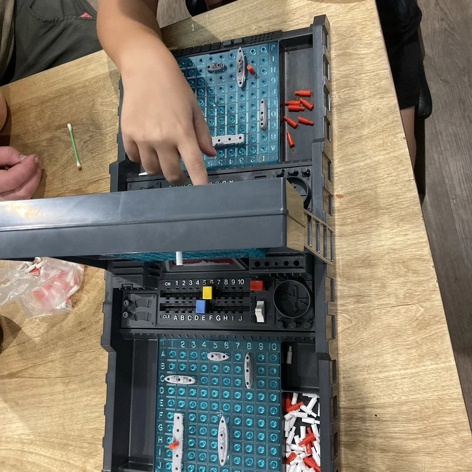 De Colección Milton Bradley 1982 Acorazado Electrónico Juego Probado y Caja Dañada Foto 4 de 4