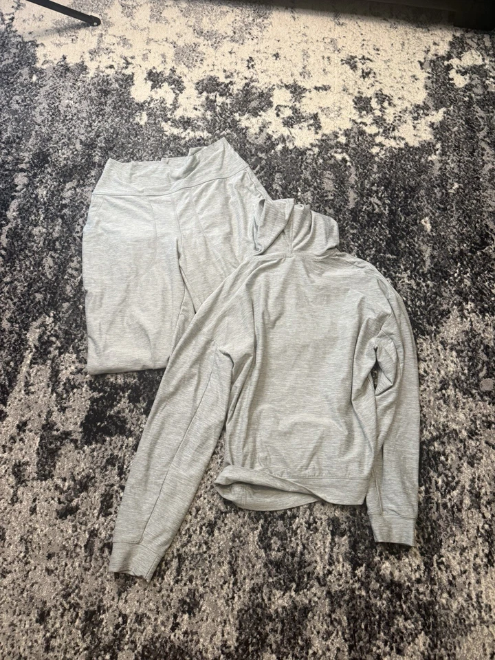Conjunto de sudadera New Balance para mujer talla mediana gris Foto 2 de 4