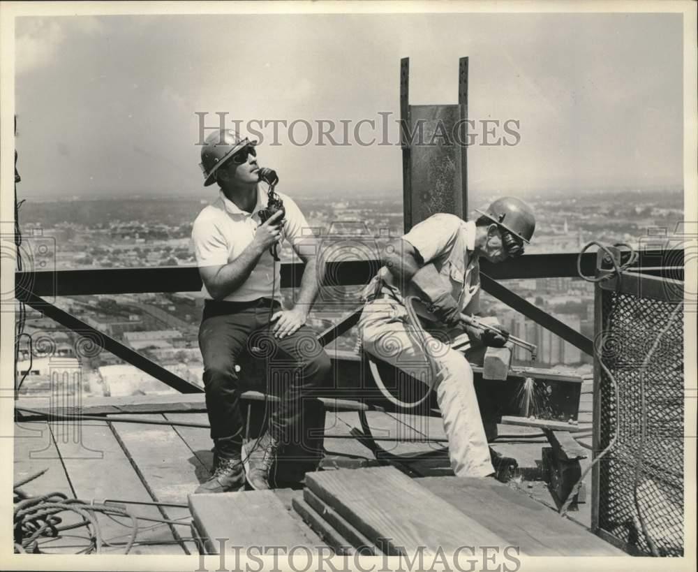 1965 Press Photo Construction Workers Atop Plaza Tower, New Orleans - nox44106