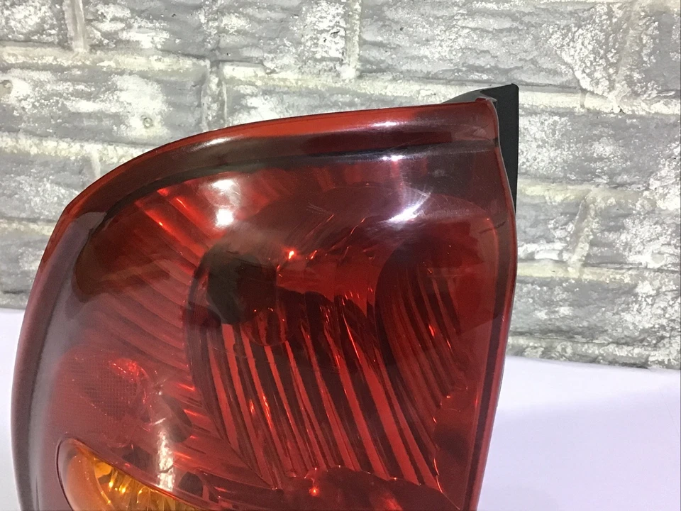 Luz trasera izquierda Oldsmobile Bravada 2002-2004 (lado del conductor) COMPLETA, OEM Foto 2 de 4