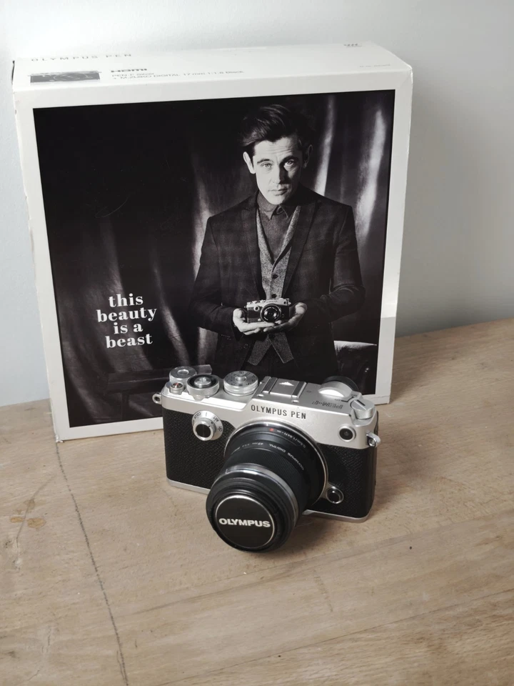 Olympus PEN-F Digital Silver + Objectif 45mm f/1.8 - Boîte Complète - État Top - Photo 1/4