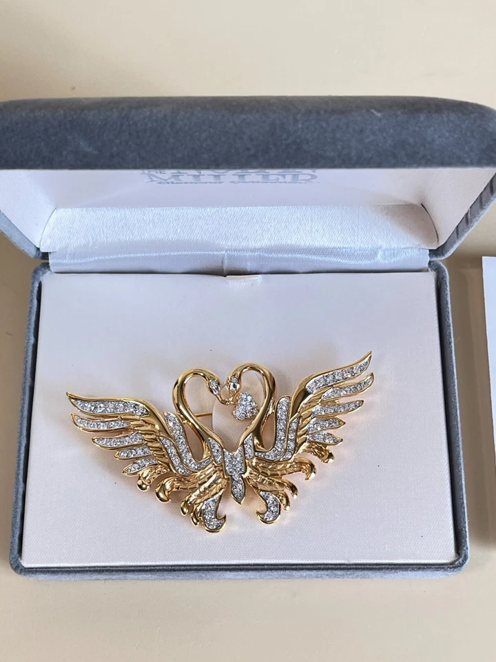 Broche Valentine Nolan Miller beijando cisnes em forma de coração cristais facetados cintilantes - Imagem 3 de 4