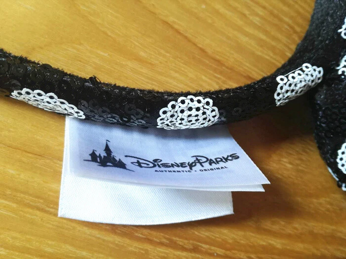 Diadema orejas con lazo rojas a lunares y negros blancos con lentejuelas de Minnie Mouse de los parques de Disney Foto 4 de 4