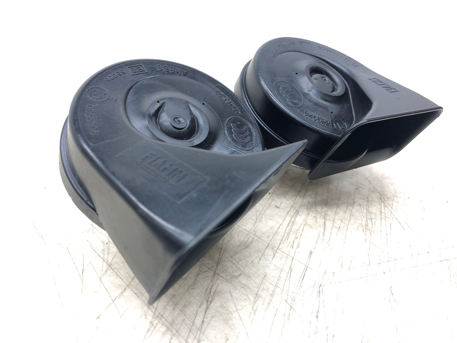 ASTON MARTIN RAPIDE HIGH & LOW NOTE TONE SIGNAL HORN SET W/BRACKET AD23-13A803BA