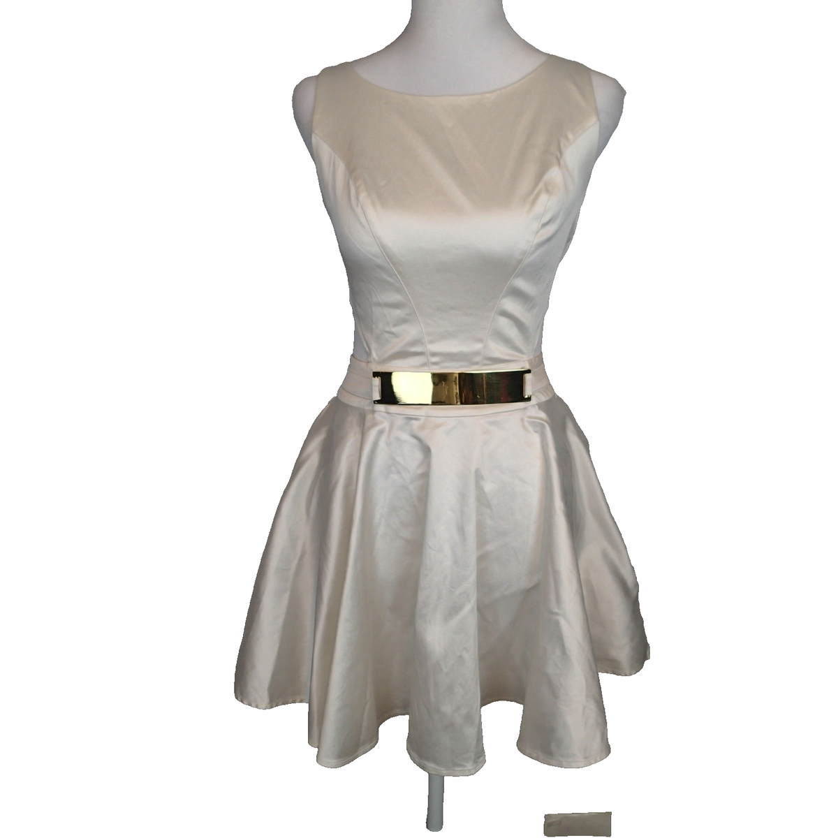 Guess by Marciano white cocktail dress gold tone belt / zipper size 2 fit flare Guess by Marciano white cocktail dress gold tone belt / zipper size 2 fit flare