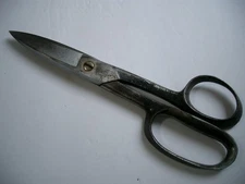 Vintage Clauss 8-3/8" Black Handled Sewing Shears