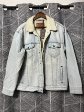 NWT Levis Premium Sherpa Jacket Denim Trucker White Blue Wash Relaxed Size M