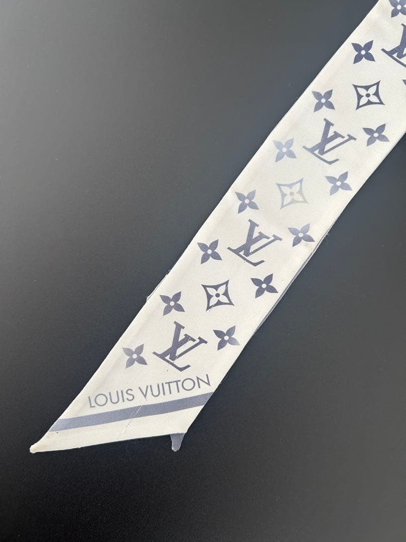 Louis Vuitton Rectangular Scarf Monogram Silk Lig… - image 5