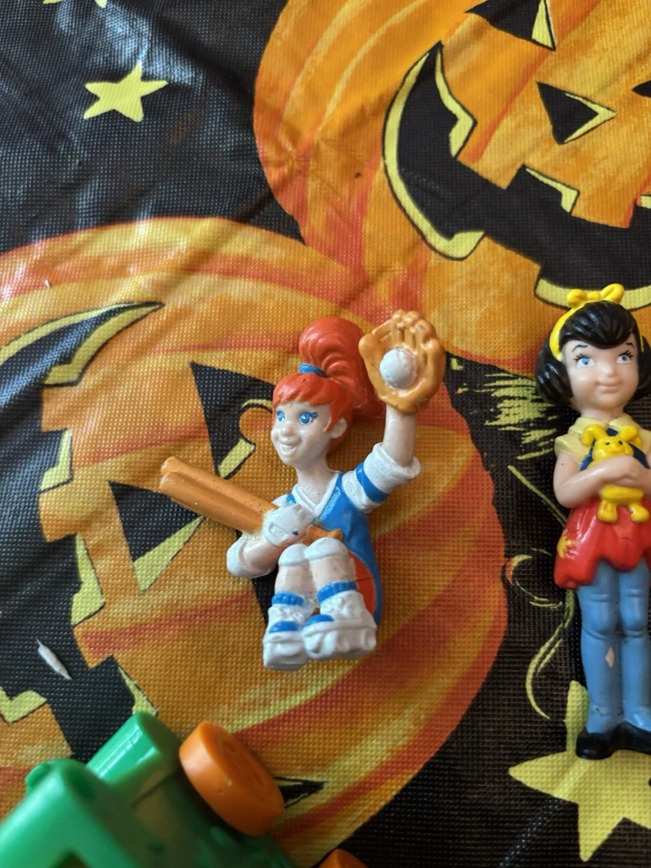 Lote De Colección Disney McDonald's Oliver & Company Batman Y Más Foto 4 de 4