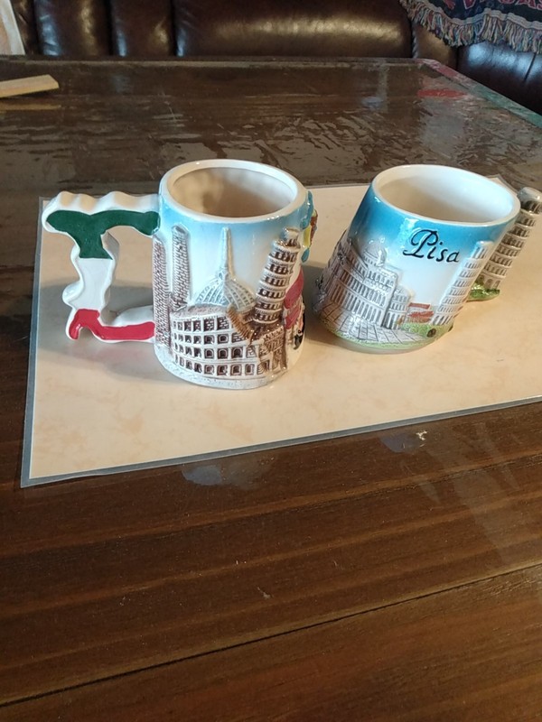 2 Leaning  Tower Of Pisa Coffee Cups Great Graphics