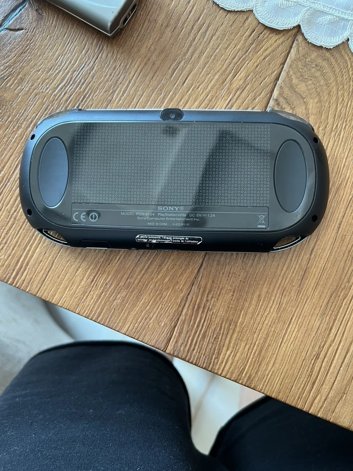 Sony PlayStation Vita, foto 2 di 2
