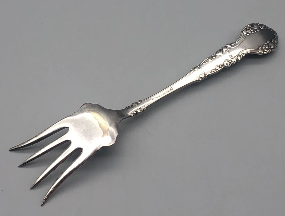 Antiguo tenedor internacional de plata del nuevo siglo para servir carne de res astillada Foto 4 de 4