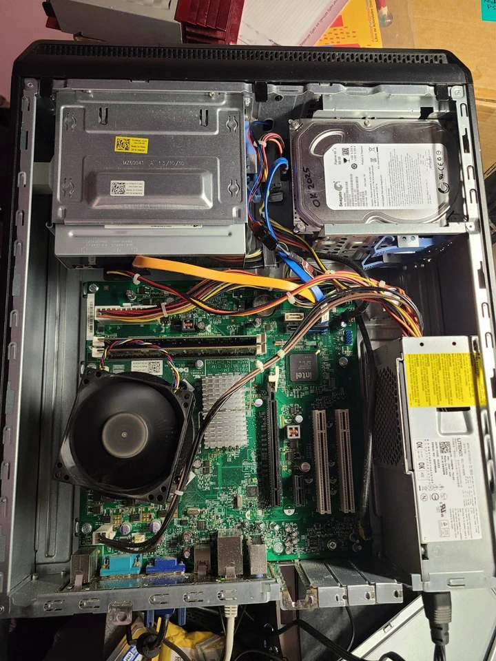 Dell Vostro Windows 7pro Intel Core 2 Quad 4GB 320GB Desktop PC w/video board - Image 2 of 4