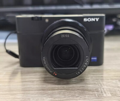 Sony DSC-RX100 III RX100 M3 20.1 MP SLR Digital Camera Built-in