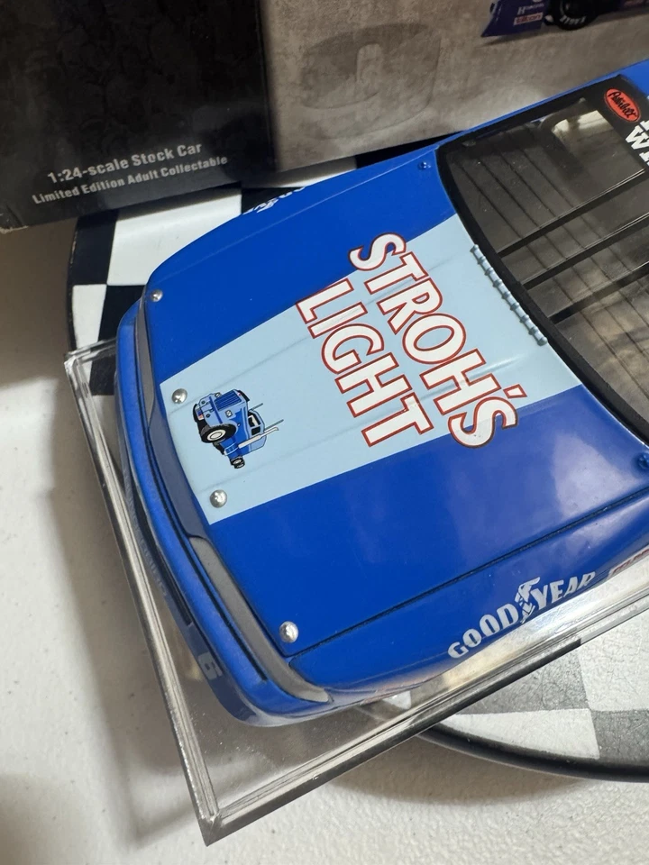 Ford Thunderbird 1989 Mark Martin #6 Stroh’s Light 1/24 Nascar diecast Foto 3 de 4