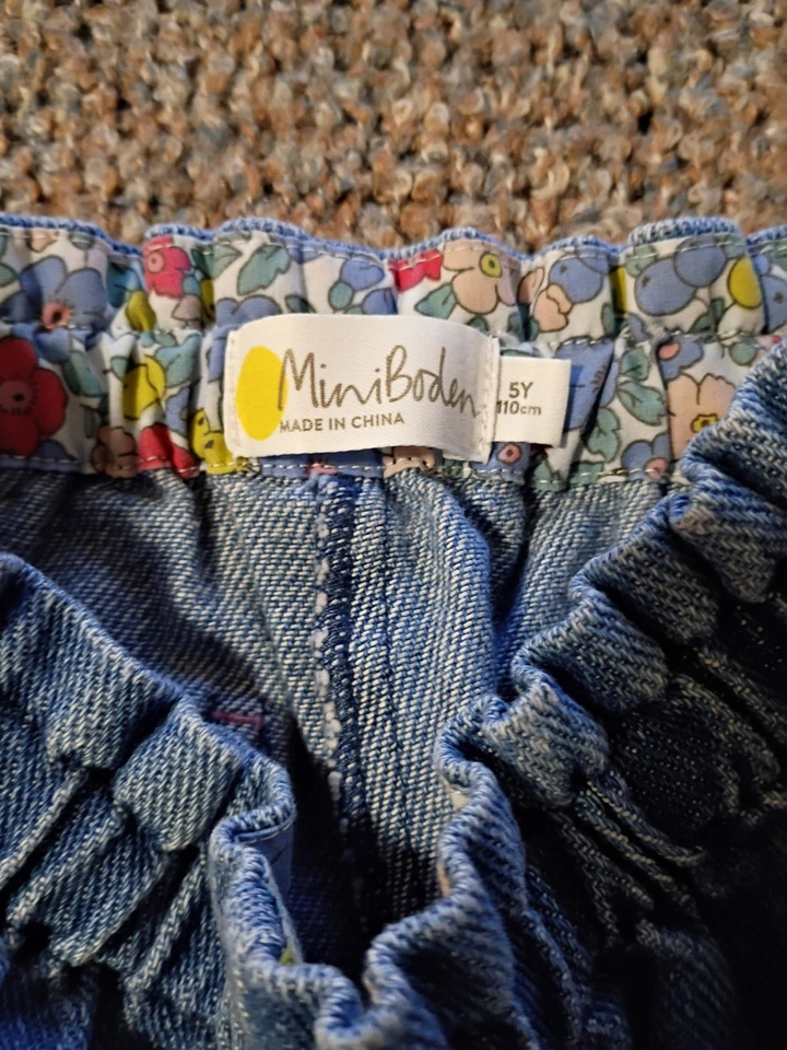 Mini Boden Soft Denim Jeans Heart Pockets Size 5T Girls NWOT - Image 4 of 4