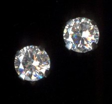 New 10K Solid White Gold 4mm Round Clear Crystal CZ Solitaire Stud Earrings py