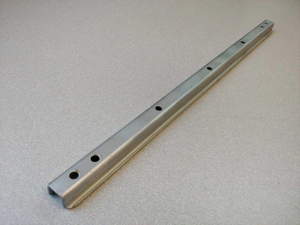 MUY BONITO RIEL DE ASIENTO INFERIOR ORIGINAL PORSCHE 356B T-6 356C 356SC 911 912 SWB NLA Foto 3 de 4