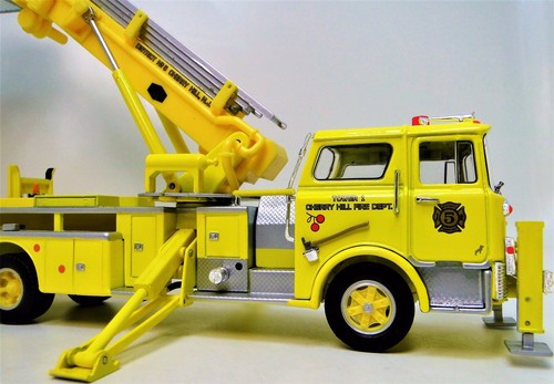 Ford Fire Engine Truck Tower Pickup Vintage Classic Antique Metal Body Model Car - Picture 10 of 11
