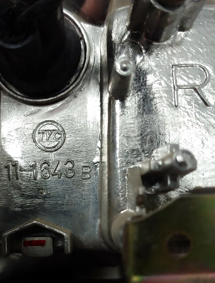 85-86 Nissan D720 PK tampa da lanterna traseira - lente direita, traseira direita TYC 11-1643-B - Imagem 4 de 4