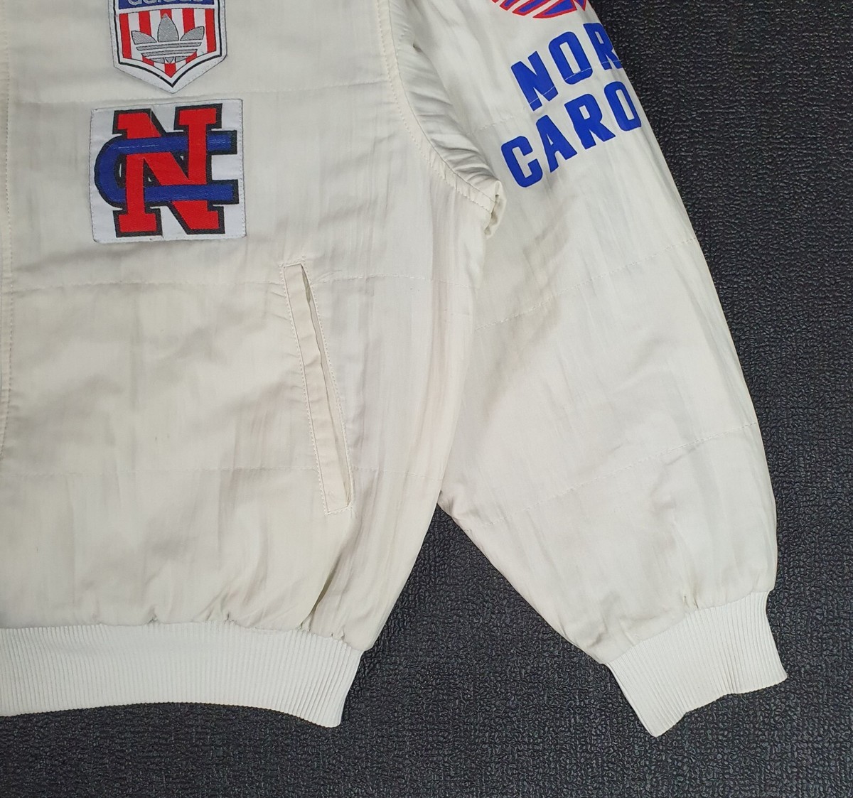 Vintage ADIDAS North Carolina Cougars 1928 Champion 1990s Descente