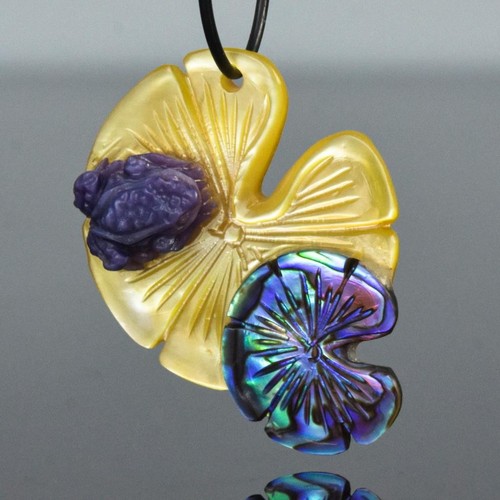 Lotus Leaves & Toad Frog Carved Multicolor Shell & Paua Abalone drilled 4.16 g - Picture 8 of 13