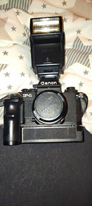 Canon analoge Spiegelreflexkamera SLR Gehäuse mit Blitzgerät, Schwarz