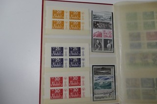 Suecia Colección de sellos en álbum (p.325)