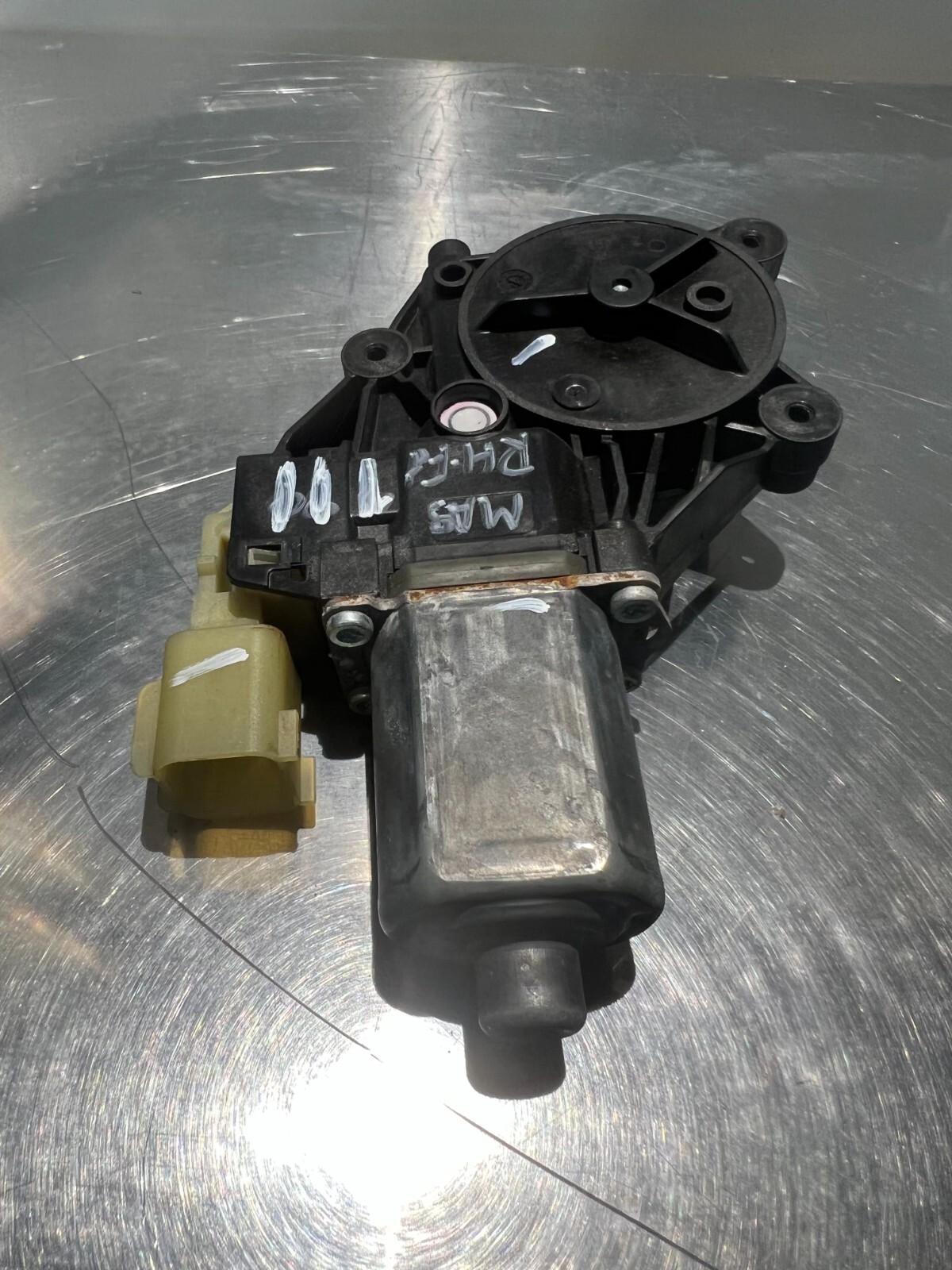 Maserati Ghibli 2014-2017 Front Right Power window motor