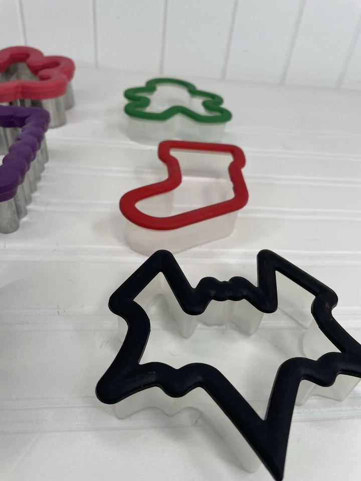 Lote de 6 cortadores de galletas Wilton Comfort Grip hoja cuadrada flor murciélago medias hombre Foto 3 de 4