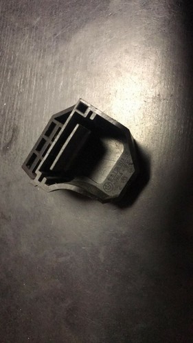 BMW 1 3er E81 E82 E87 E92 E93 Kühler Kühlerhalter unten 7526443