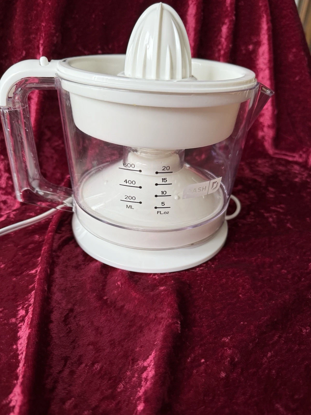 Dash Electric Citrus Juicer Extractor 20 Oz White JB065WH TESTED WORKS