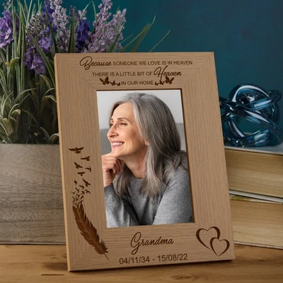 UKGIFTSTOREONLINE Marco de fotos personalizado de recuerdo de Because Someone We Love Is In Heaven FW288