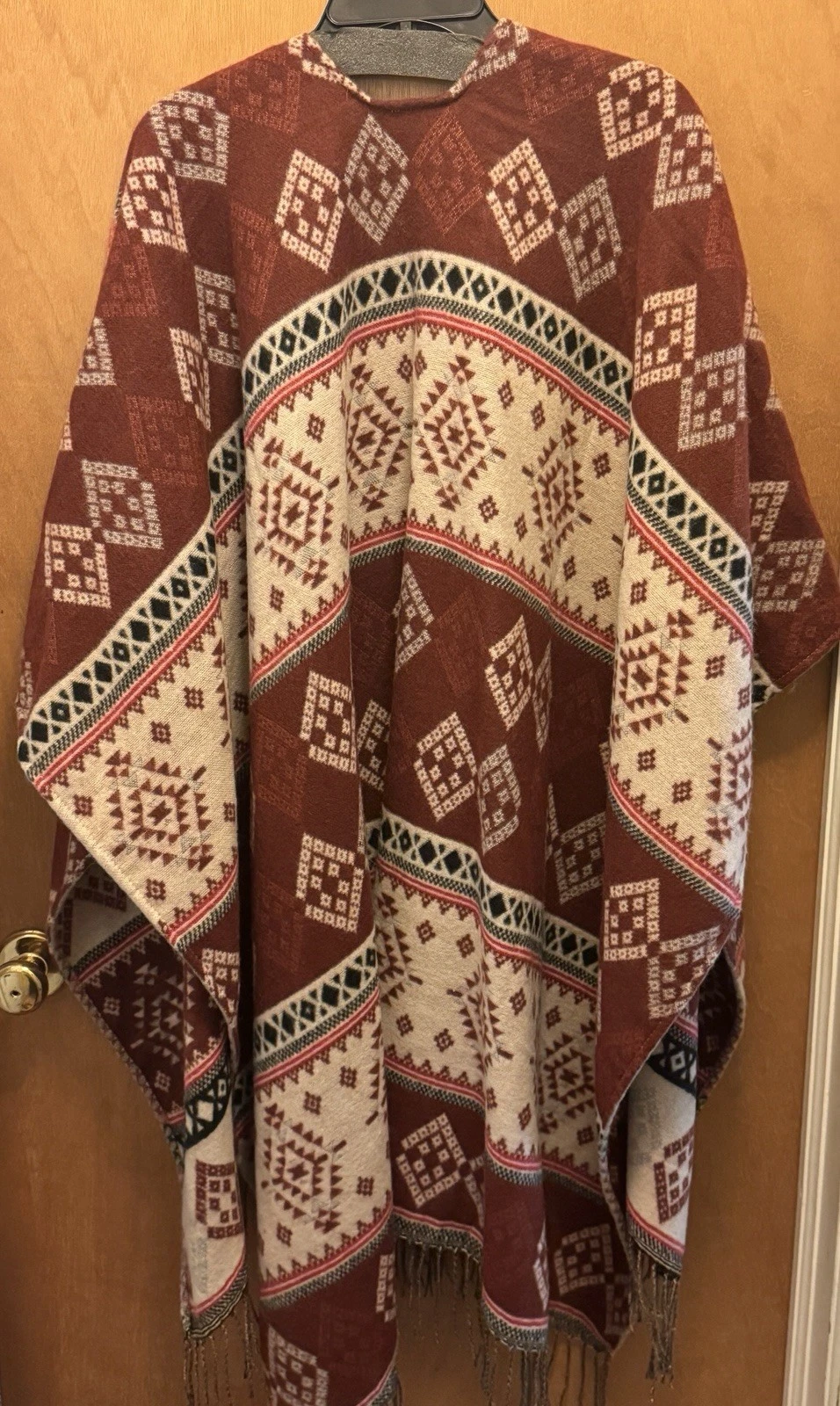 NWT Shyanne Women’s Country Western Aztec Print Poncho/ Blanket Shawl One Size