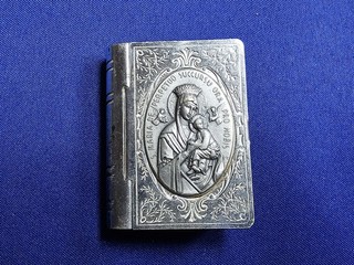 GRANDMA GRABE'S BEAUTIFUL VINTAGE OUR LADY PERPETUAL HELP TRINKET BOX .6 OZ