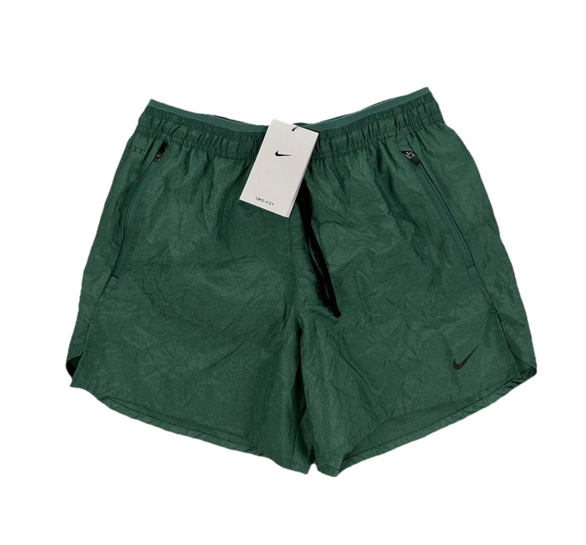 NEW Nike Stride Running Division 5" Dri-Fit Shorts Green Mens Size S FN3391-361
Opens in a new windo