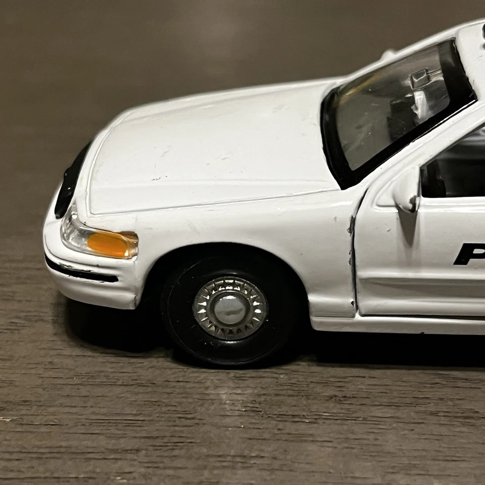 Welly 1/34 1999 Ford Crown Victoria POLICE Diecast Metal Model (#49762PT) - Image 2 of 4