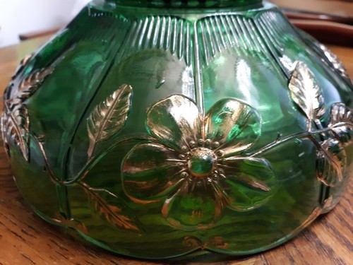 Grüne Glasschale mit Goldakzenten 9 Zoll mit gewelltem Rand - Bild 5 von 6