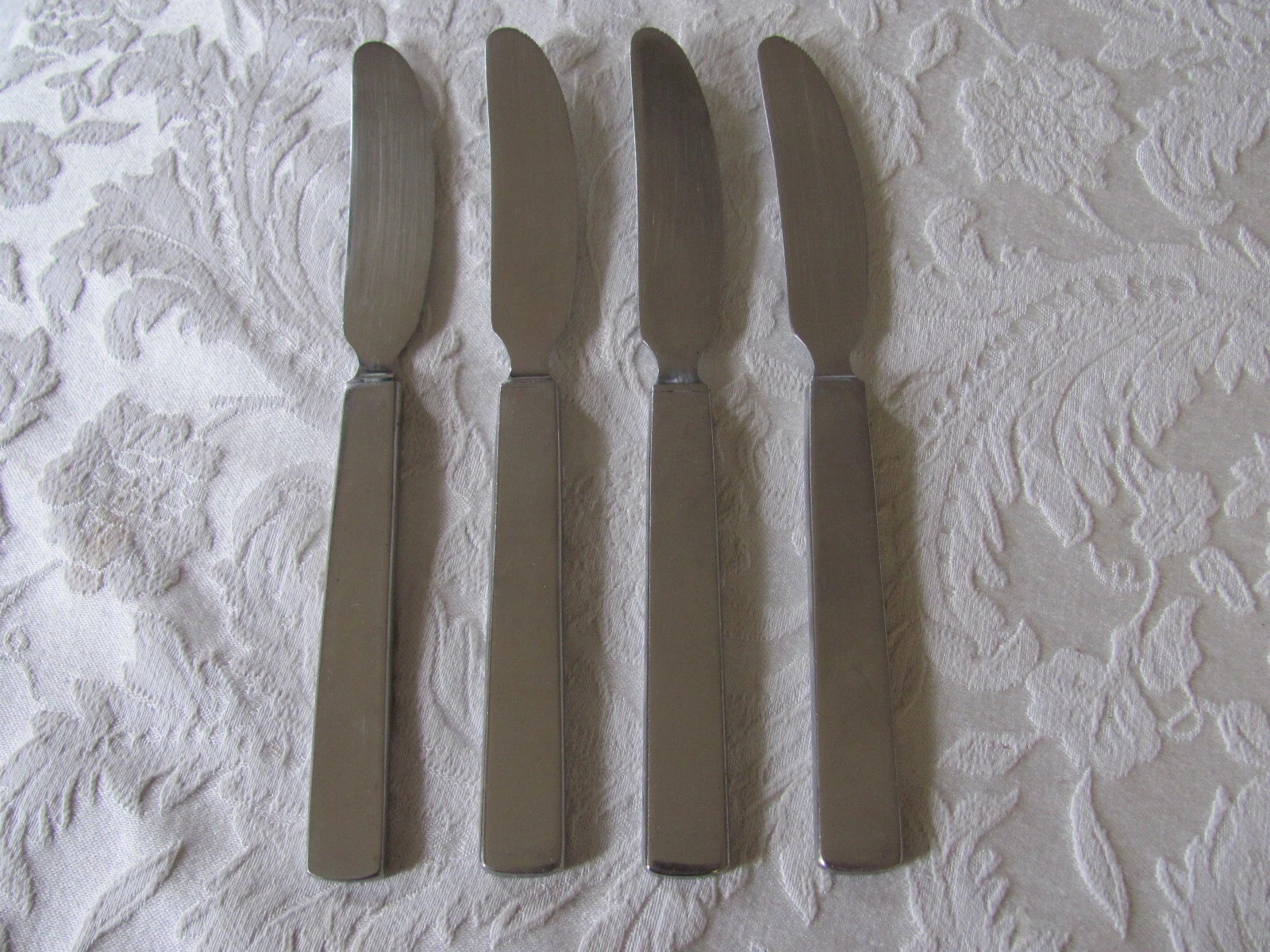 Copenhagen Universal Denmark-Stainless?- Set of 4 Serrated Dinner Knives - 7 5/8