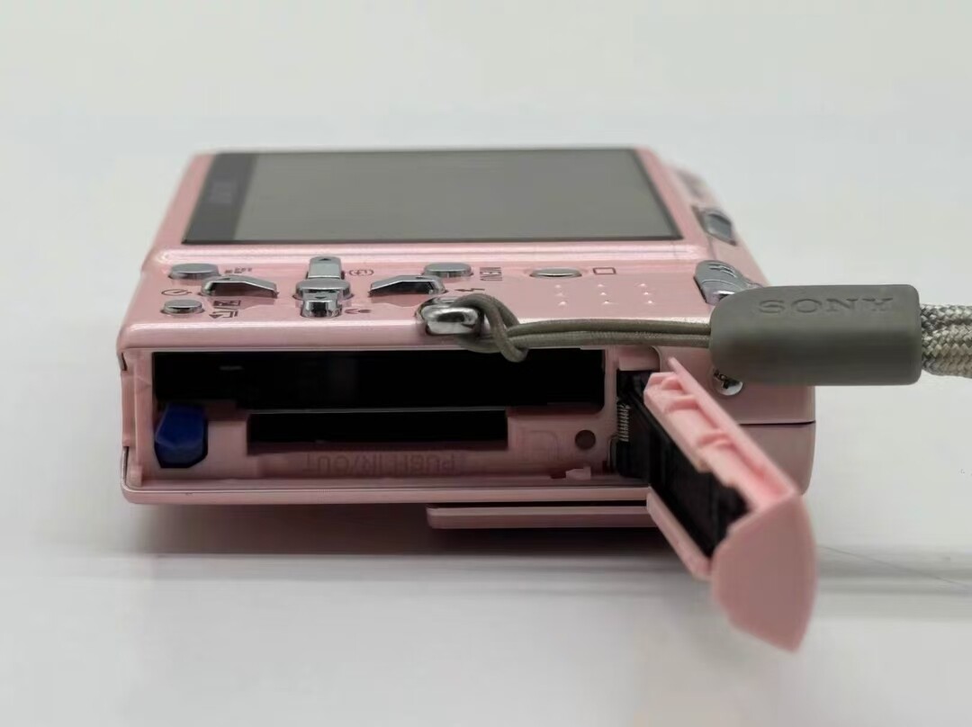 Sony Cyber-shot DSC-T10 7.2MP 3x Optical Zoom Digital Camera - 100