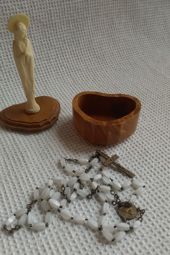 Vintage Wooden Miniature 4" Virgin Mary Madonna Rosary Holder 1st Communion - Picture 2 of 5