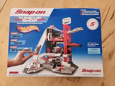 Snap-On Hot Wheel Tune Up Shop Sealed. Includes 2 Special Edition Cars. Toyotas.