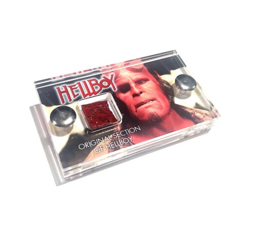 Hellboy Screen - Used Movie Prop Superhero Horror display with COA - Picture 2 of 3